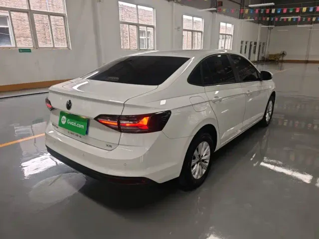 Volkswagen Lavida — Фото автомобиля 4