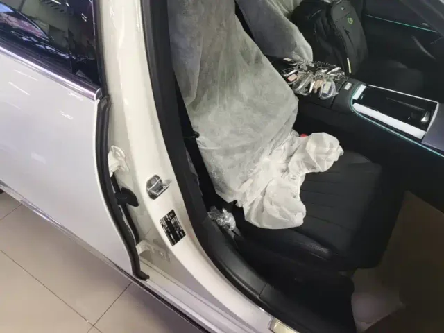 Mercedes-Benz E-Class — Фото автомобиля 24