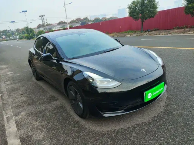 Tesla Model 3 — Фото автомобиля 3