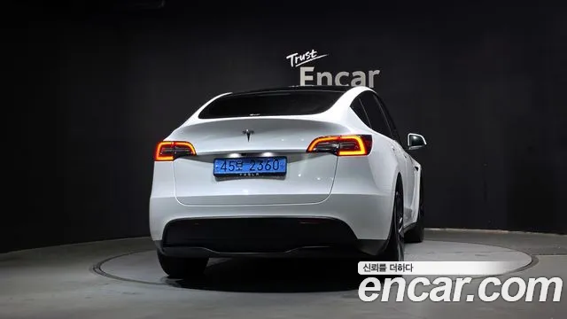 Tesla Model Y — Фото автомобиля 4