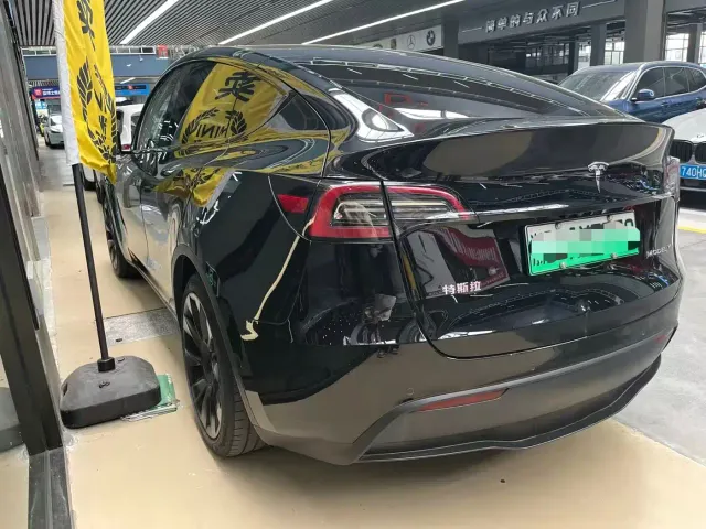 Tesla Model Y — Фото автомобиля 12