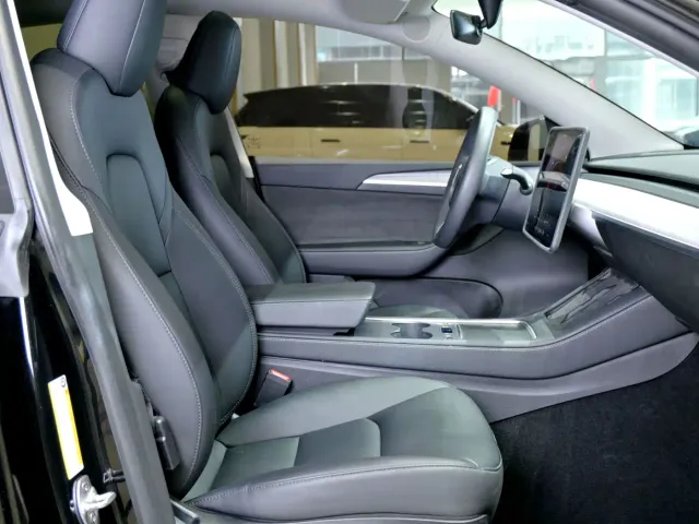 Tesla Model Y — Фото автомобиля 20