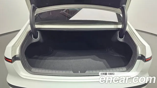 Hyundai Grandeur Grandeur (GN7) 2.5 Бензин 2WD — Фото автомобиля 30