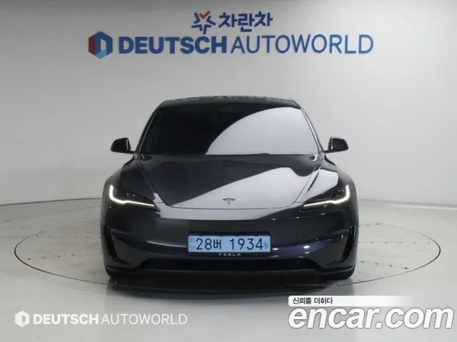 Tesla Model 3 — Фото автомобиля 3