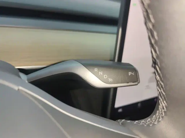 Tesla Model Y — Фото автомобиля 13