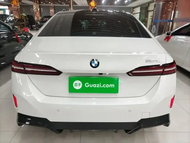 BMW 5 Series — Фото автомобиля 5