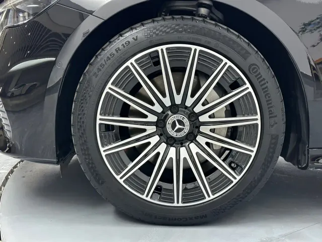 Mercedes-Benz E-Class — Фото автомобиля 25