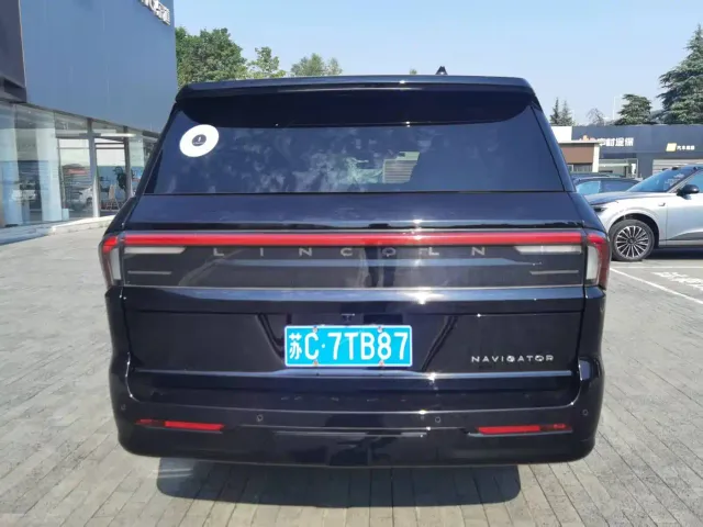 Lincoln Navigator — Фото автомобиля 7