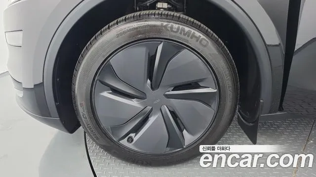 Tesla Model Y — Фото автомобиля 4