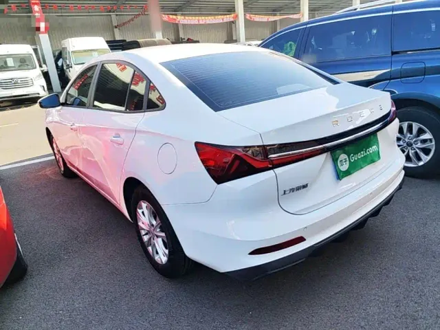 Roewe i5 — Фото автомобиля 4