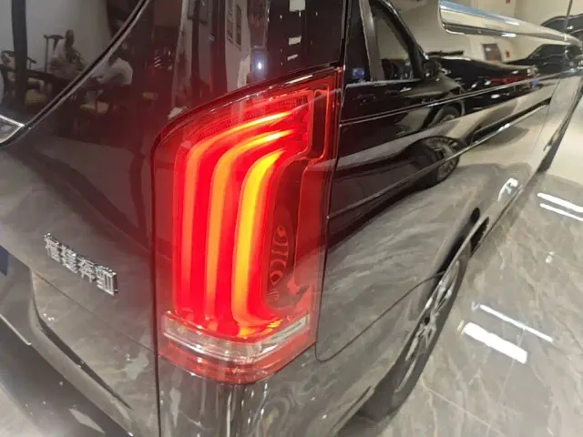 Mercedes-Benz V-Class — Фото автомобиля 23