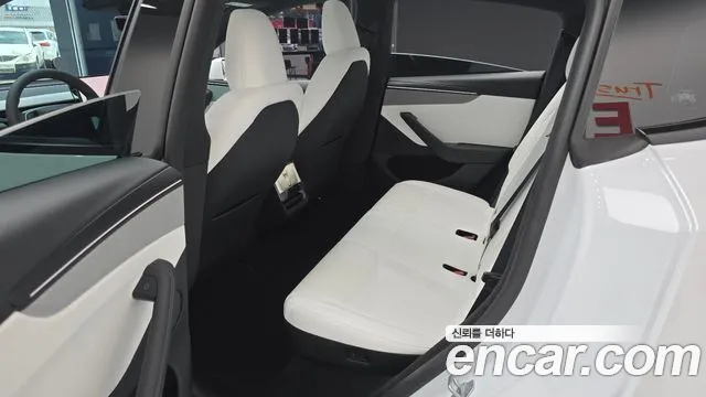 Tesla Model Y — Фото автомобиля 12