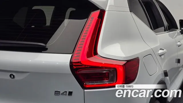 Volvo XC40 — Фото автомобиля 8