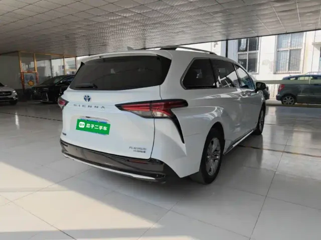 Toyota Sienna — Фото автомобиля 6