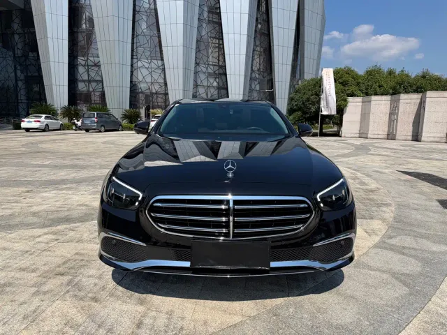Mercedes-Benz E-Class — Фото автомобиля 2