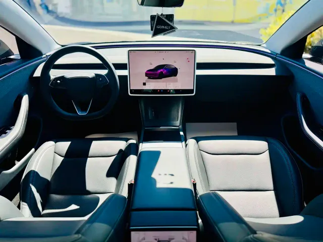 Tesla Model 3 — Фото автомобиля 7