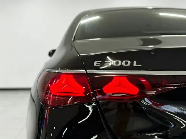 Mercedes-Benz E-Class — Фото автомобиля 6