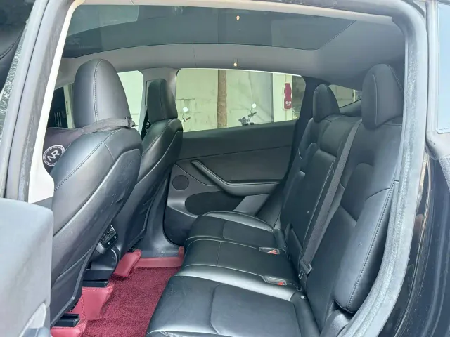Tesla Model Y — Фото автомобиля 6