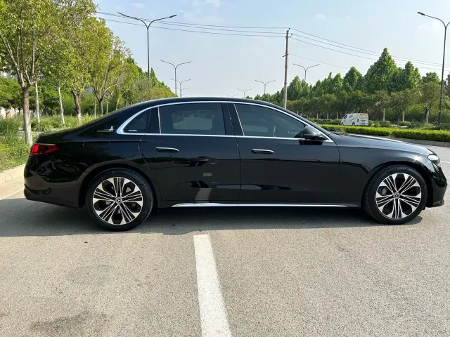 Mercedes-Benz E-Class — Фото автомобиля 12
