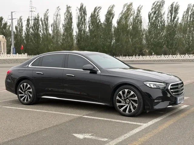 Mercedes-Benz E-Class — Фото автомобиля 3