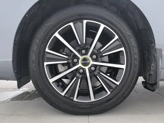 Roewe i5 — Фото автомобиля 17