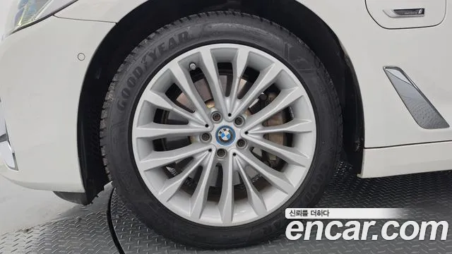 BMW 5 Series G30 — Фото автомобиля 5