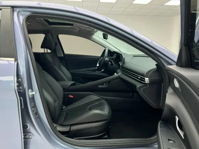 Hyundai Elantra — Фото автомобиля 16
