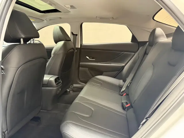 Hyundai Elantra — Фото автомобиля 10