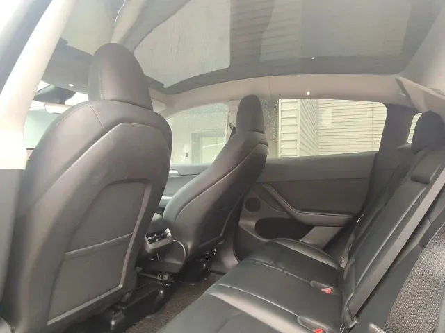 Tesla Model Y — Фото автомобиля 12