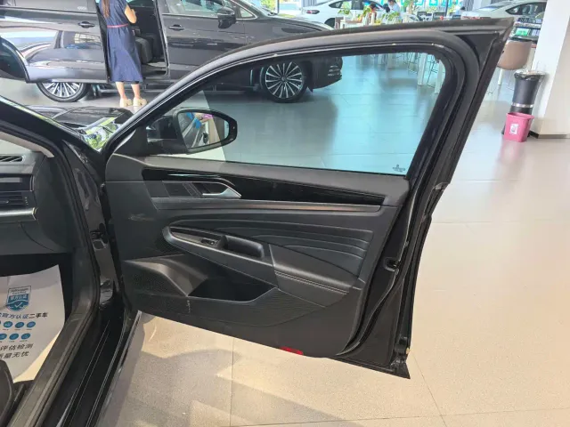 Volkswagen Passat — Фото автомобиля 11