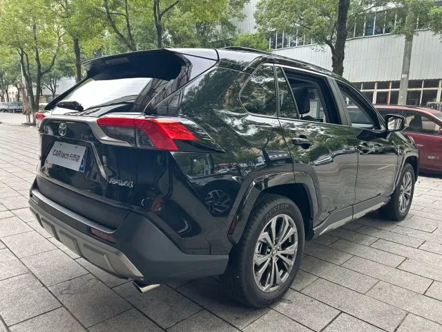 Toyota RAV4 — Фото автомобиля 14