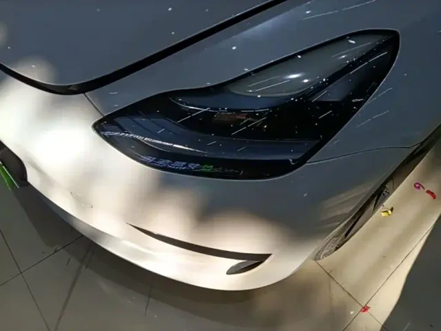 Tesla Model 3 — Фото автомобиля 23