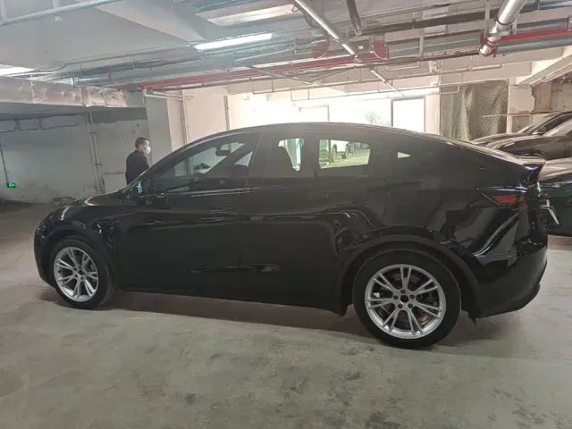 Tesla Model Y — Фото автомобиля 27