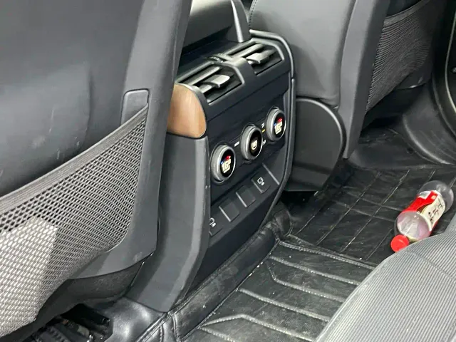 Land Rover Defender — Фото автомобиля 13