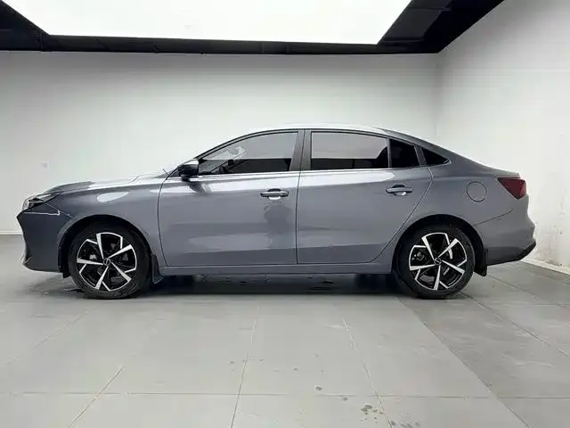 Roewe i5 — Фото автомобиля 8