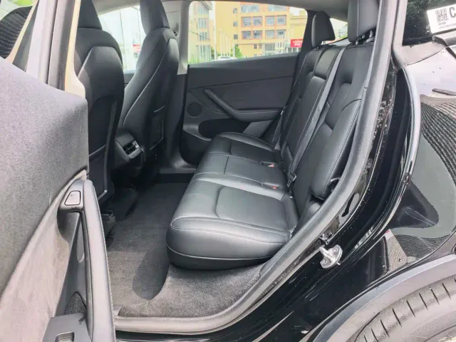 Tesla Model Y — Фото автомобиля 14