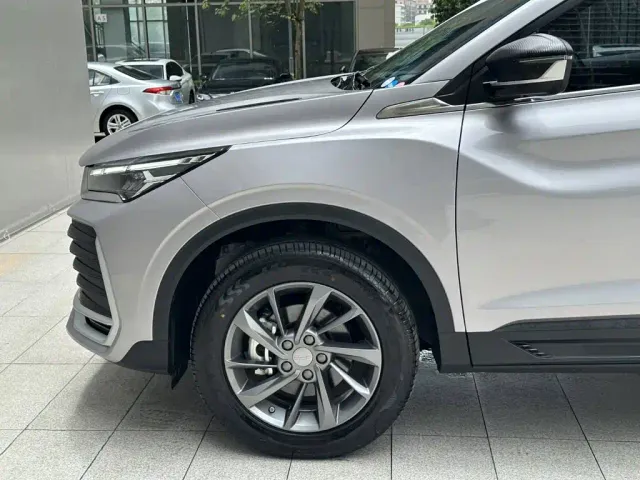 Geely Binyue — Фото автомобиля 5