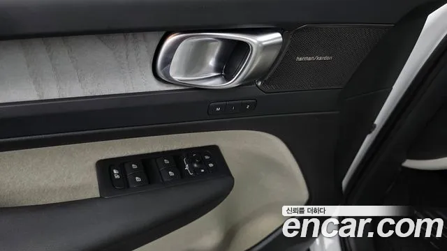 Вольво XC40 B4 Ultimate Bright — Фото автомобиля 21