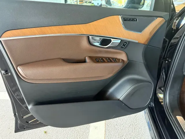 Volvo XC90 — Фото автомобиля 9