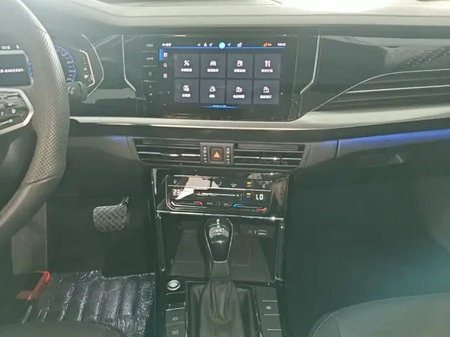Volkswagen Passat — Фото автомобиля 12