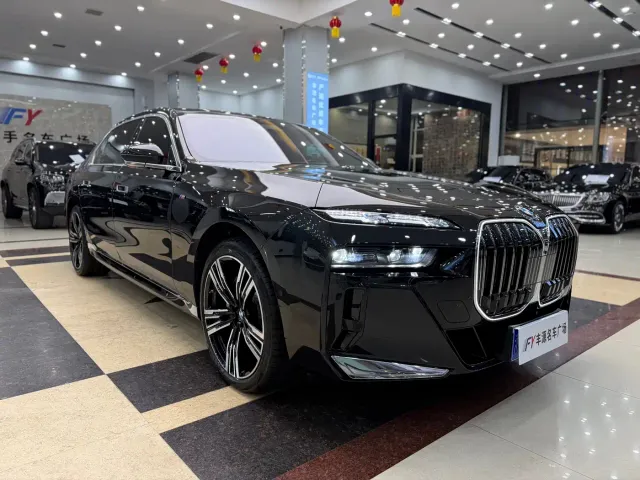 BMW 7 Series — Фото автомобиля 3