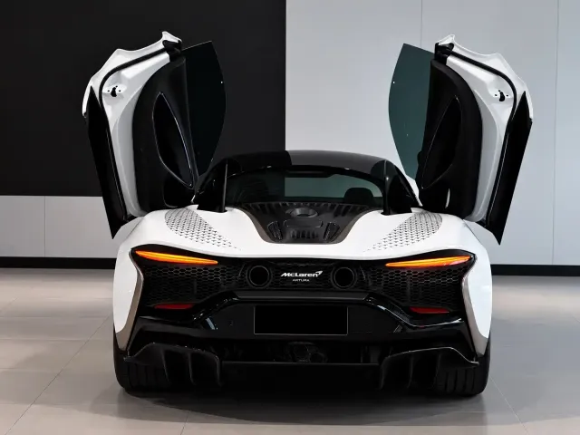 McLaren Artura — Фото автомобиля 8