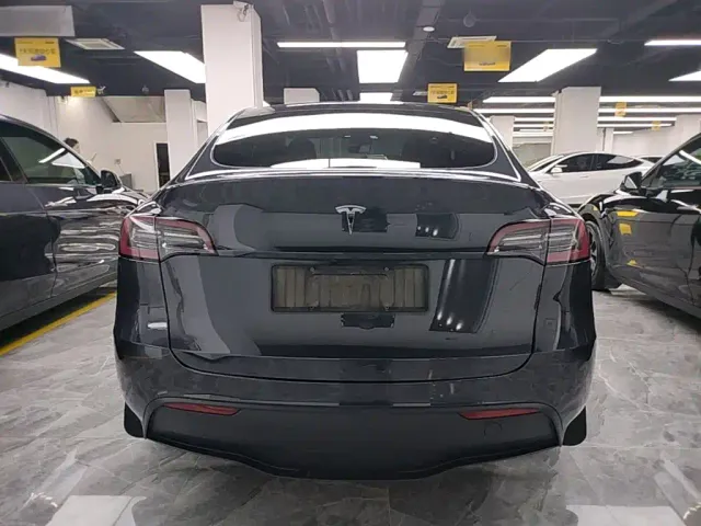 Tesla Model Y — Фото автомобиля 5