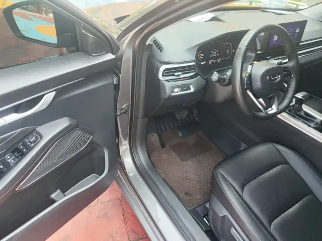 Geely Emgrand — Фото автомобиля 15