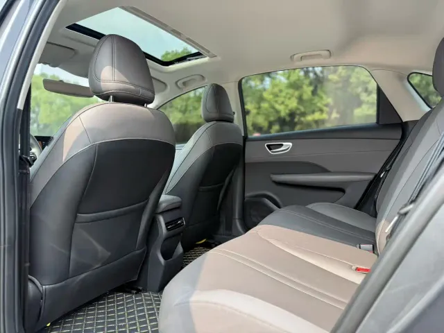 Roewe D6 — Фото автомобиля 6
