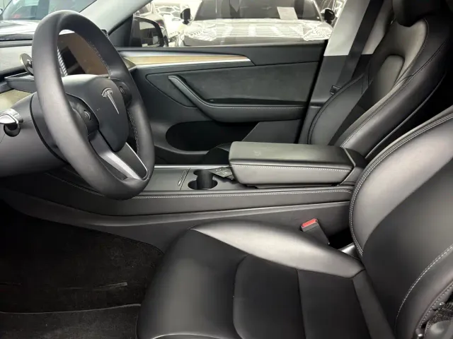 Tesla Model Y — Фото автомобиля 4