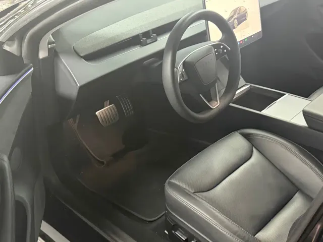 Tesla Model 3 — Фото автомобиля 4