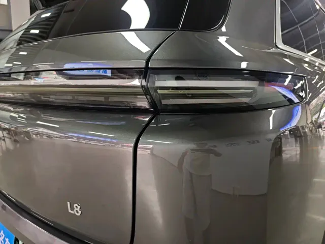 Li Auto L8 — Фото автомобиля 13
