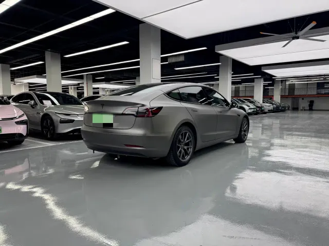 Tesla Model 3 — Фото автомобиля 11