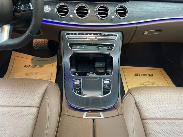 Mercedes-Benz E-Class — Фото автомобиля 22